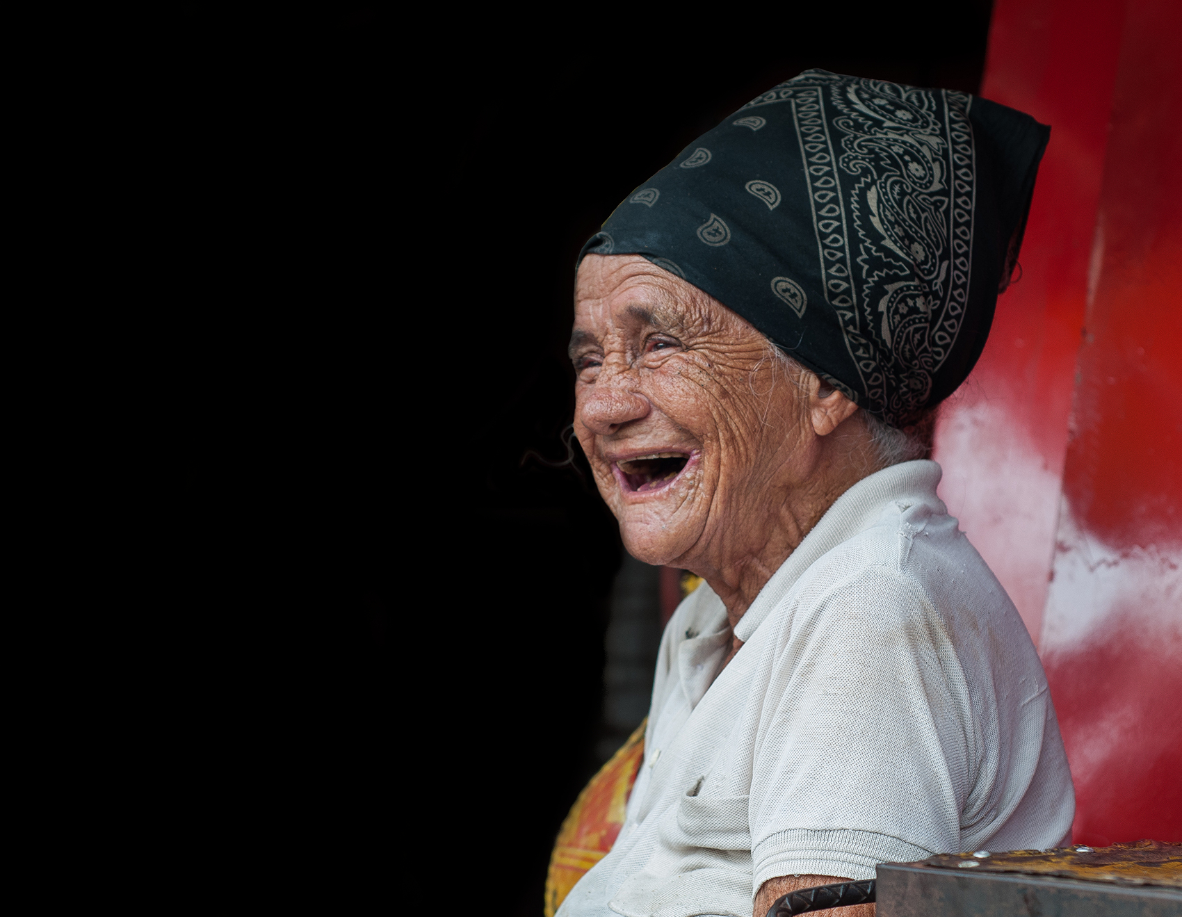Old_Woman_Laughing_on_the_Market
